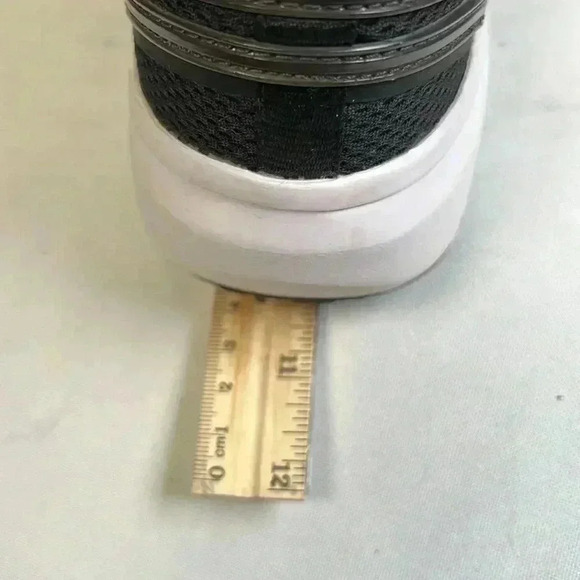 VEJA
WOMEN'S CONDOR 2 ALVEOMESH BLACK WHITE
$195.00 Sz 8 like new - Picture 12 of 12